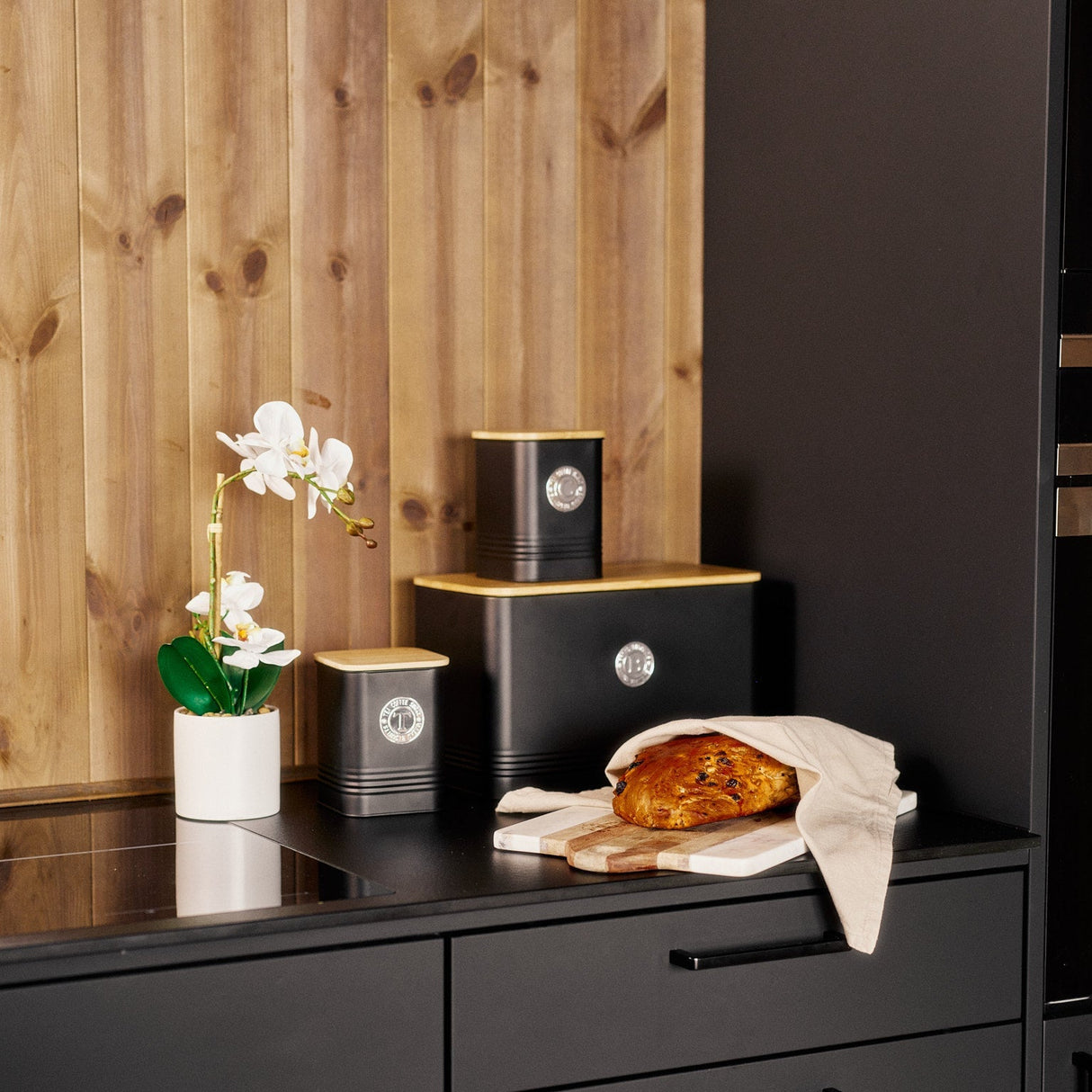 Kitchen leipälaatikko