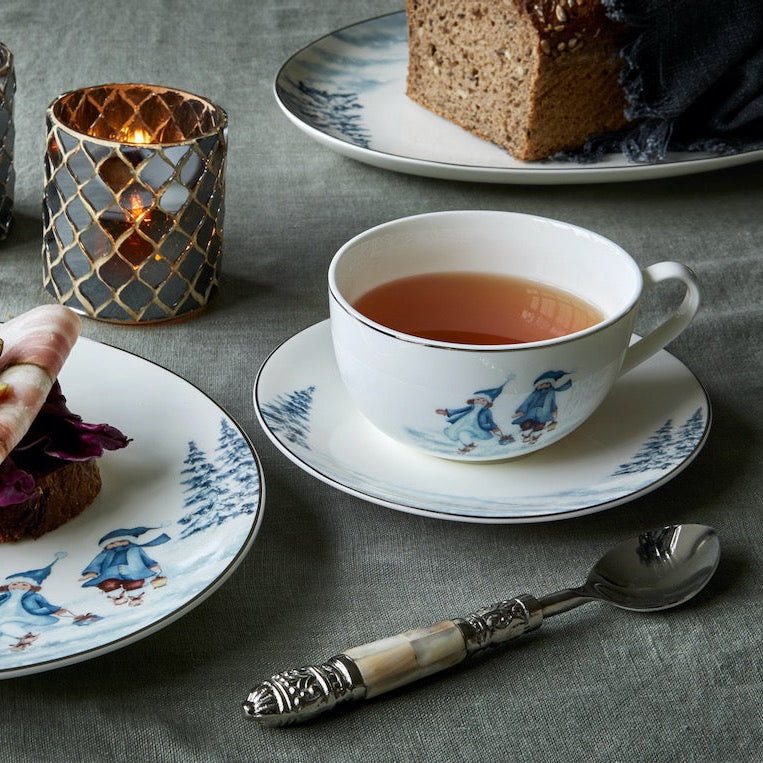 Christmas Magic kahvikuppi ja aluslautanen 2 kpl