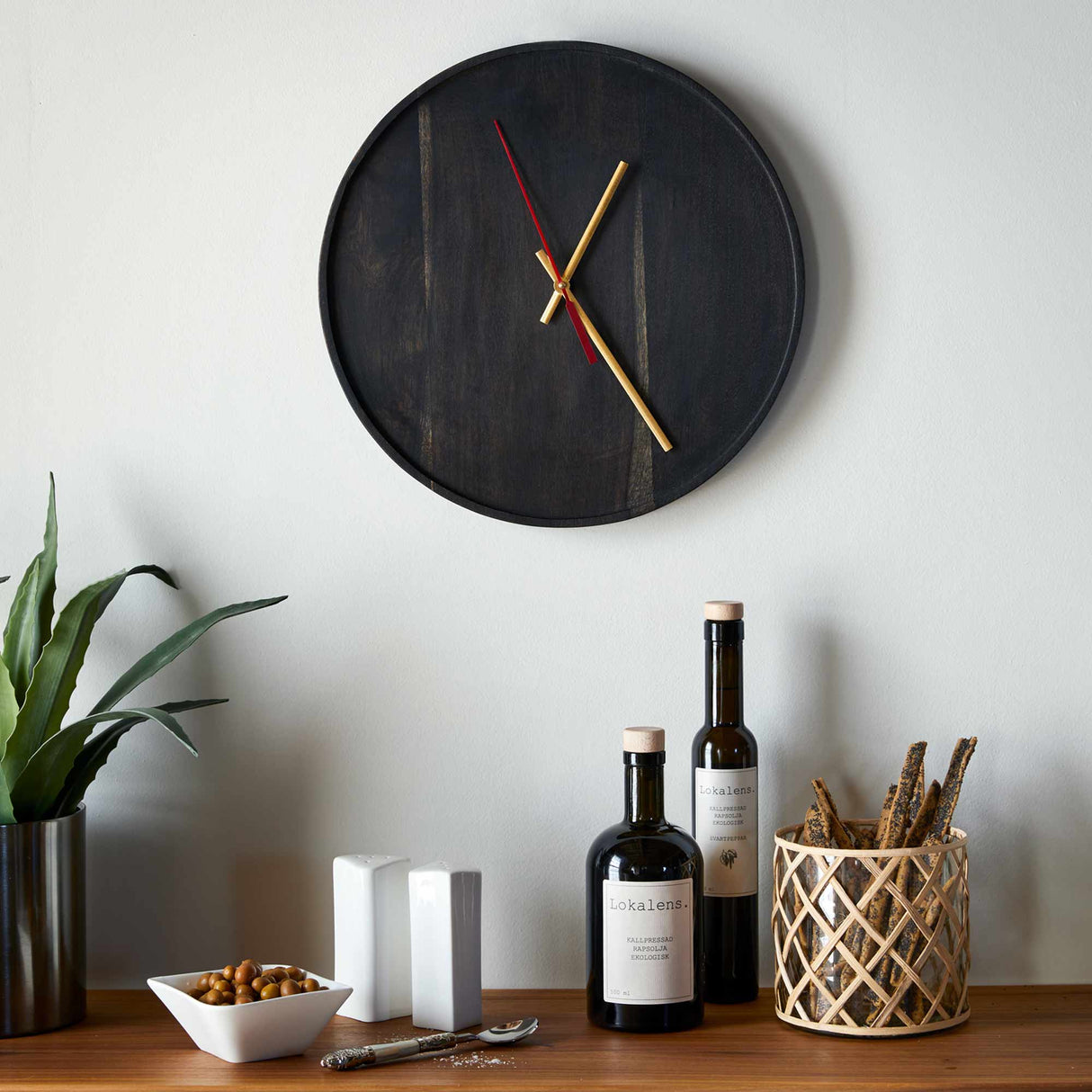 Secundo Black seinäkello