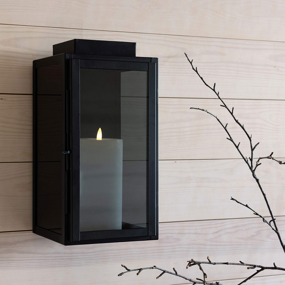 Tokyo seinälyhty värillisellä lasilla