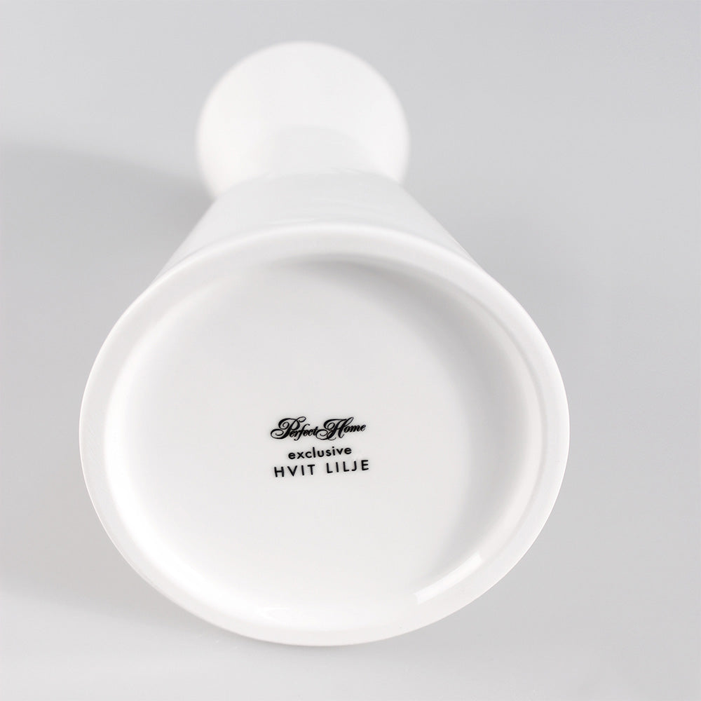 Vit Lilja vesi-/viinikarahvi