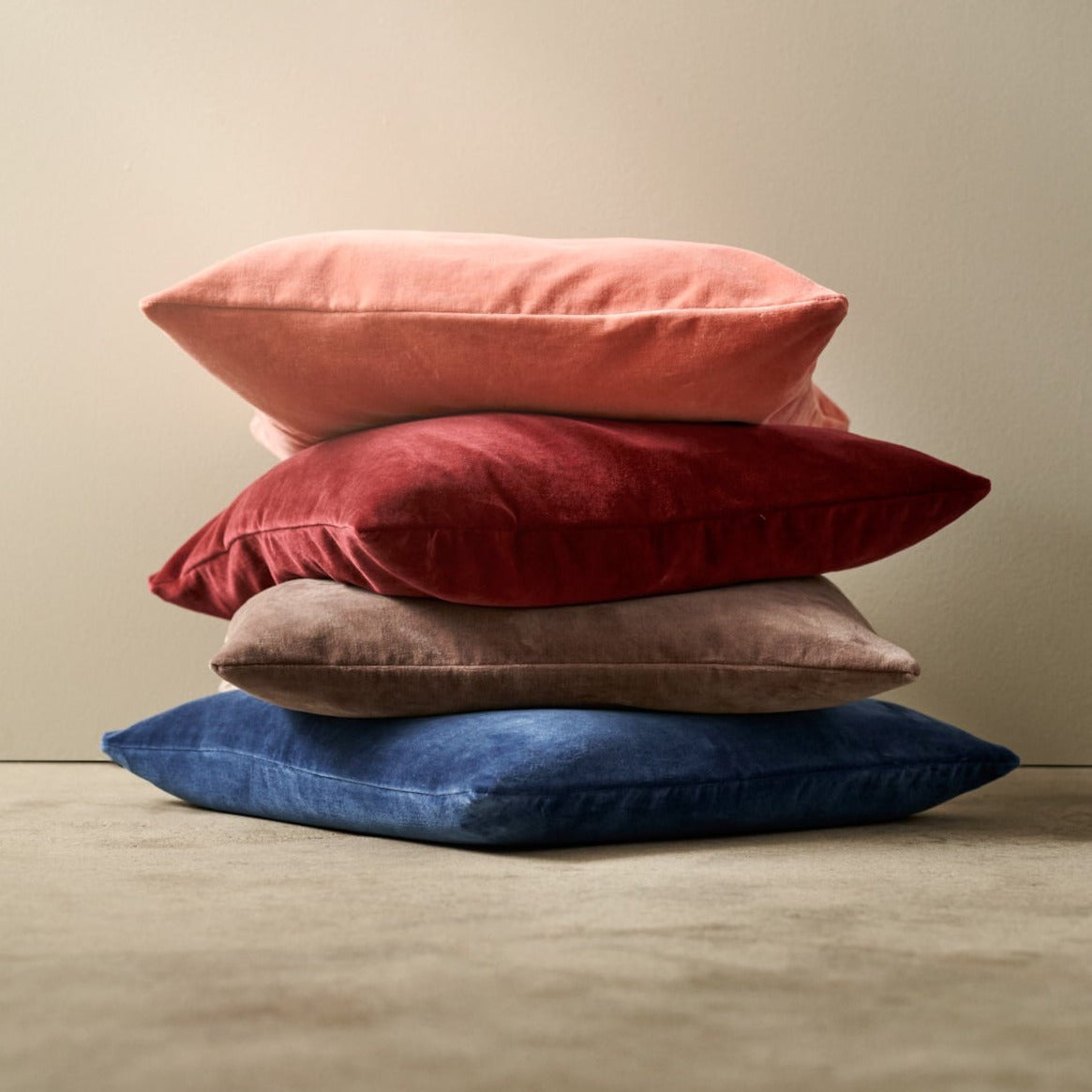 Velvet Burgundy tyynynpäällinen 50x50 cm