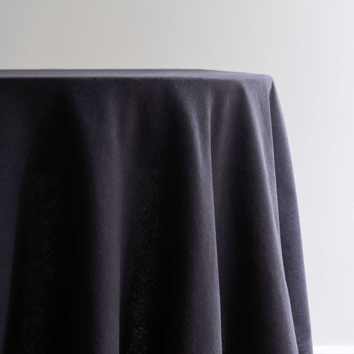 Elma Black pöytäliina 150x260 cm