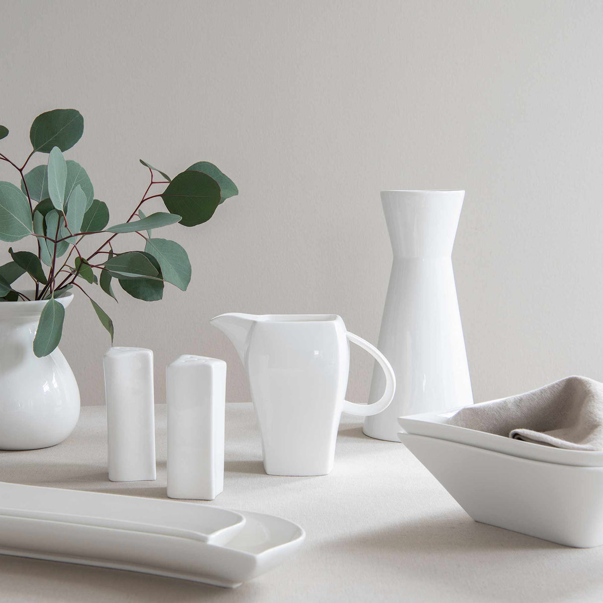 Vit Lilja vesi-/viinikarahvi